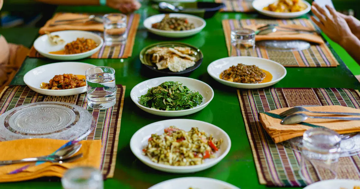 Tips for Vegan and Vegetarian Travelers on Food Tours